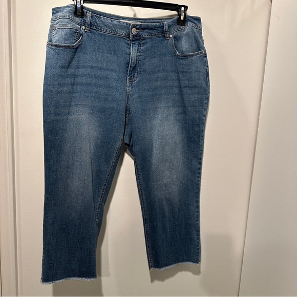 C Est. 1946 Denim - Women's Mid Blue Cropped Stretch Jeans with Frey at bottom 18W